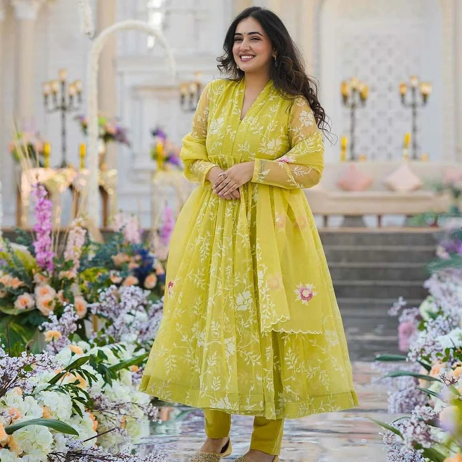 Faded Yellow Organza Suit Set With Embroidery Work