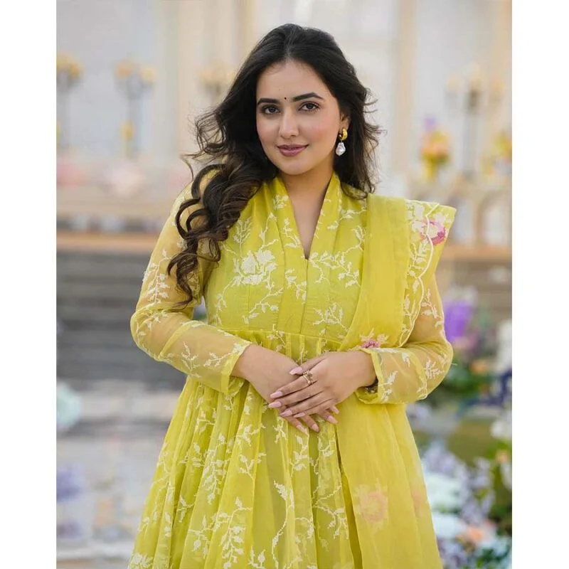 Faded Yellow Organza Suit Set With Embroidery Work