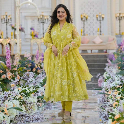 Faded Yellow Organza Suit Set With Embroidery Work