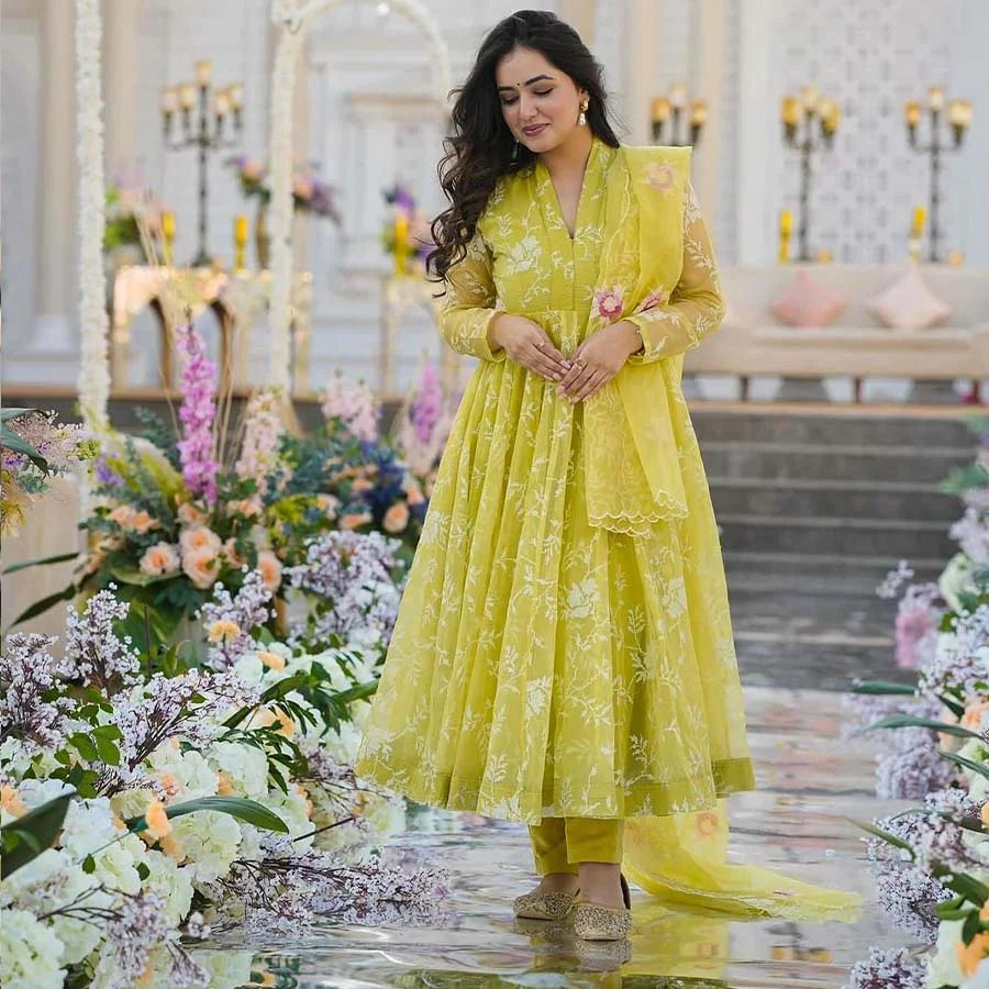 Faded Yellow Organza Suit Set With Embroidery Work
