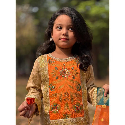 Lily-Embroidered-4 Piece Set